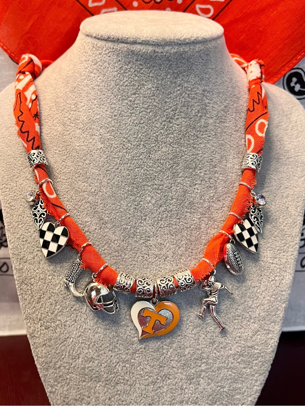 University of Tennessee Bandana Charm Choker Nexklace, VOLS, Volunteers, 22”